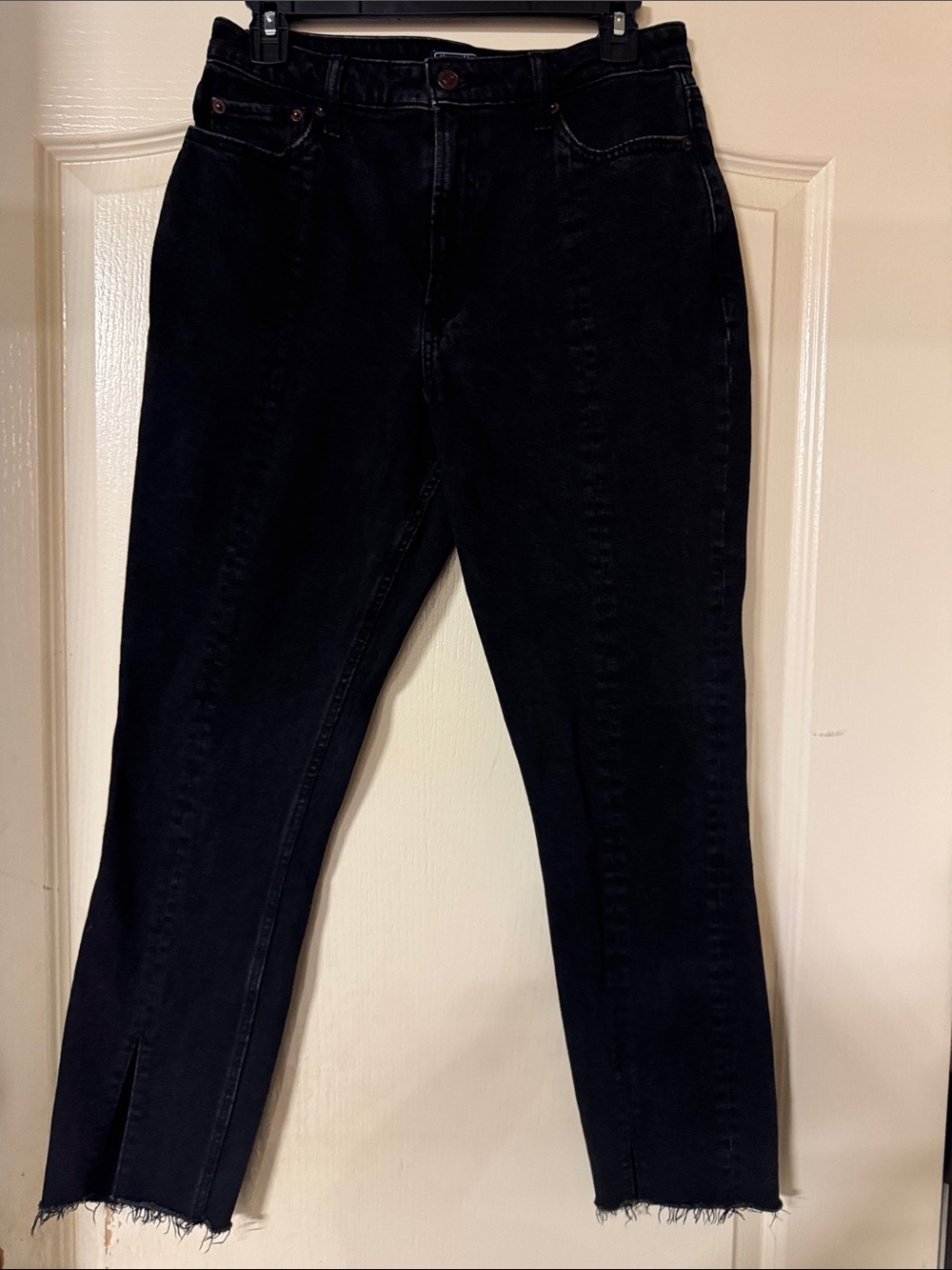 Abercrombie & Fitch Slim High-Rise Jeans in Black
